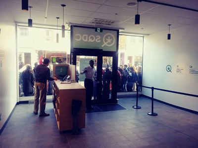 Les 2 ans de la SQDC - Sécurité à l'entrée d'une succursale