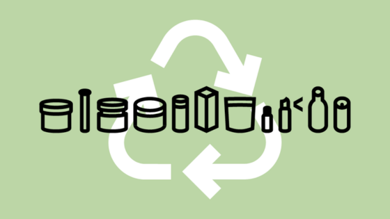 Icônes d’emballages de cannabis recyclables devant un symbole de recyclage.